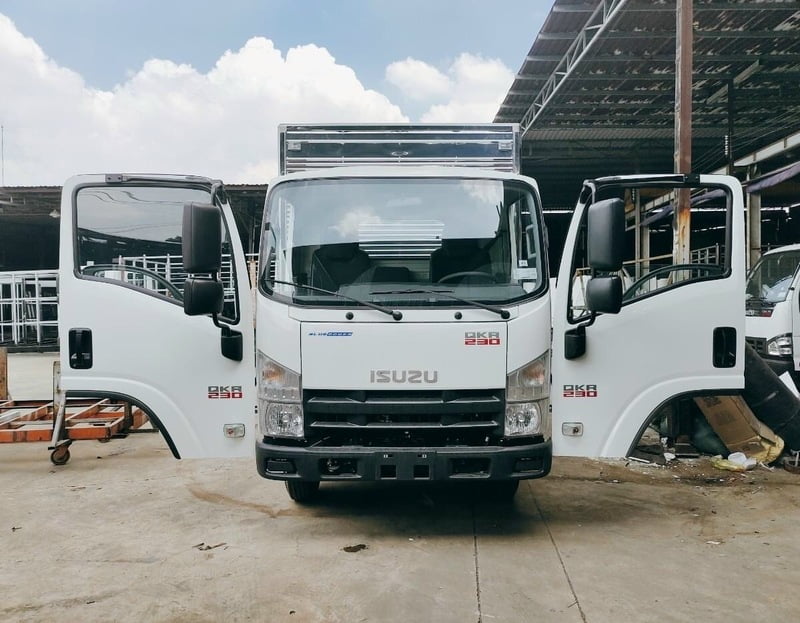 Xe Tải Isuzu 14 Tấn  Giá Xe Tải Isuzu 1T4  Isuzu Quang Trung